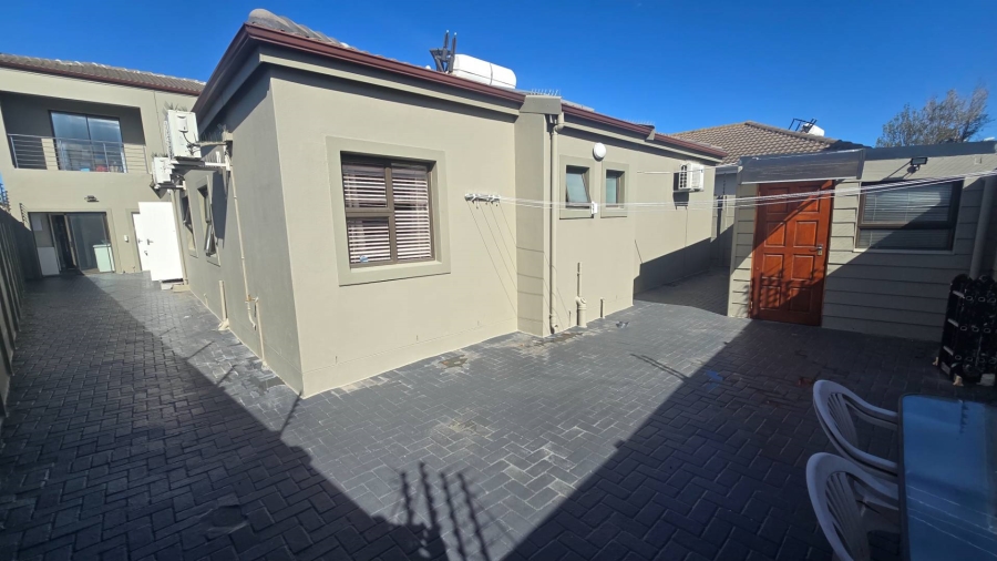 5 Bedroom Property for Sale in Sunningdale Western Cape